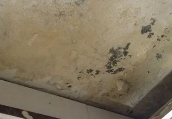 白塔阳台漏水维修公司分享下白塔卫生间渗水维修需要注意哪些问题。